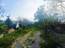 Charger l'image dans la galerie, Sigean, Beau terrain cloturé de 2070m²avec puits et grande serre