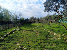 Charger l'image dans la galerie, Sigean, Beau terrain cloturé de 2070m²avec puits et grande serre