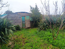 Charger l'image dans la galerie, Sigean, Beau terrain cloturé de 2070m²avec puits et grande serre