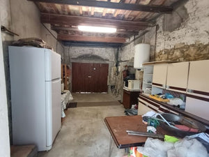 Sigean, Grande maison de village T6 à rénover avec cour et garage