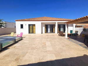 Sigean, Magnifique villa de type 5 plain-pied libre sur 4 faces avec piscine