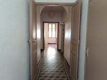 Charger l&#39;image dans la galerie, Sigean, Belle maison de village avec grand patio intérieur et garage
