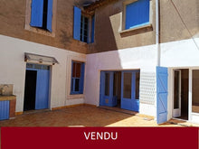 Charger l&#39;image dans la galerie, Sigean, Belle maison de village avec grand patio intérieur et garage
