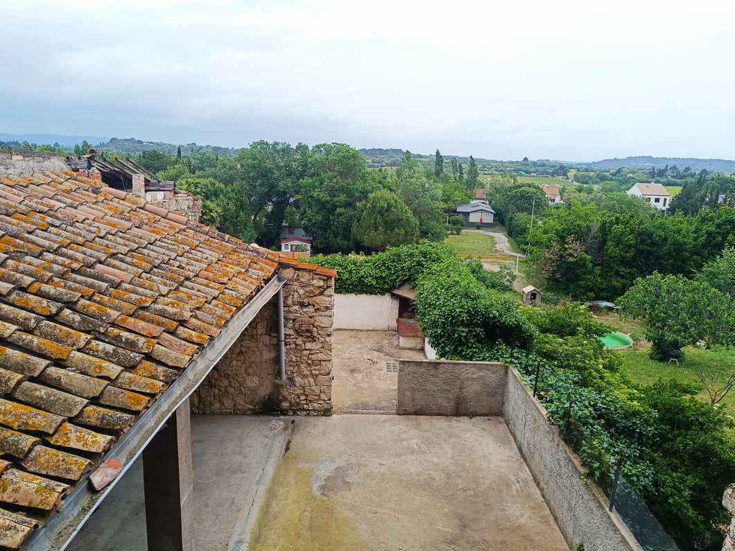 Sigean,Grande maison T9 avec garage, cour et cave en sous-sol