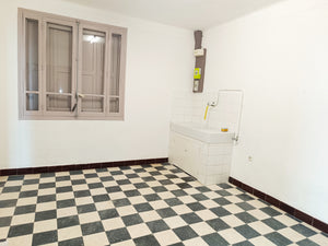 Sigean,Grande maison T9 avec garage, cour et cave en sous-sol