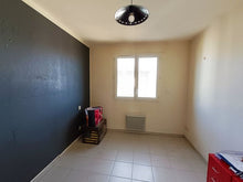 Charger l'image dans la galerie, Sigean, Bel appartement T3 avec terrasse avec vue dégagée
