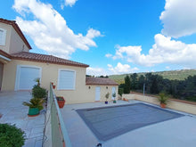 Charger l'image dans la galerie, Fontjoncouse, Élégante villa d'architecte avec piscine chauffée et vue panoramique
