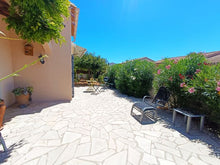 Charger l'image dans la galerie, Sigean, Belle villa T4 avec garage sur 419m² de terrain arboré
