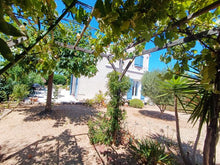 Charger l'image dans la galerie, Sigean, Belle villa T4 avec garage sur 419m² de terrain arboré
