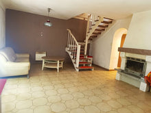 Charger l'image dans la galerie, Sigean, Spacieuse maison de campagne T6 avec dépendances sur 1103m² de terrain
