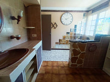 Charger l'image dans la galerie, Sigean, Spacieuse maison de campagne T6 avec dépendances sur 1103m² de terrain
