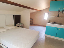 Charger l'image dans la galerie, Sigean, Spacieuse maison de campagne T6 avec dépendances sur 1103m² de terrain
