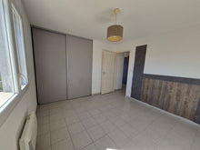 Charger l'image dans la galerie, Sigean, Magnifique appartement T3 avec terrasse
