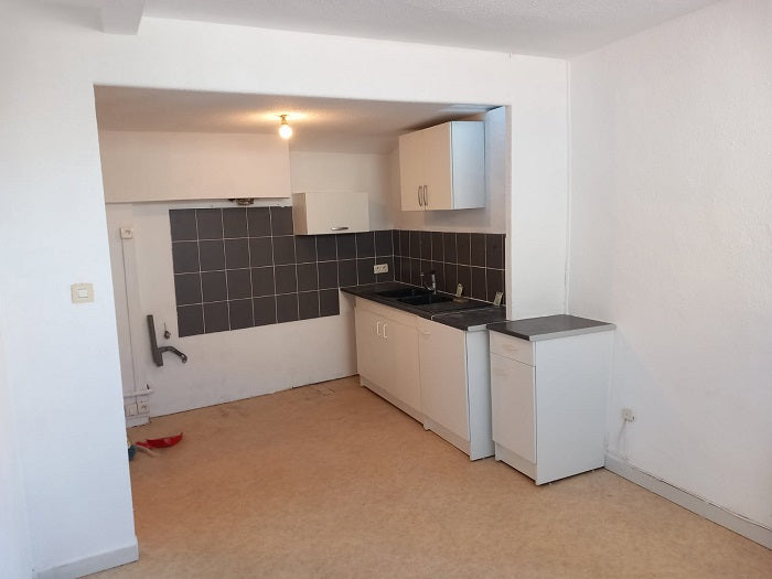Sigean, Immeuble composé de deux appartements T3 avec terrasse