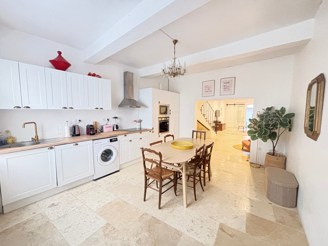 Sigean, Magnifique maison en pierres T5 avec patio