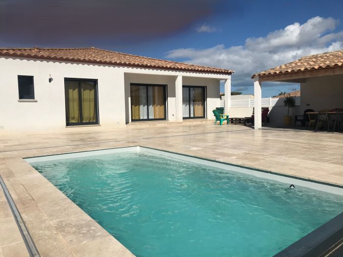 Sigean, Magnifique villa de type 5 plain-pied libre sur 4 faces avec piscine